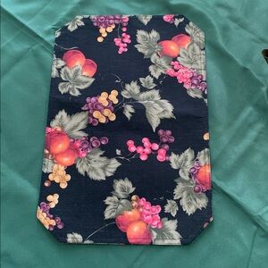 (2)Grape & Vine Reversible Black With  Fruit Motif Placemats. Classic Style